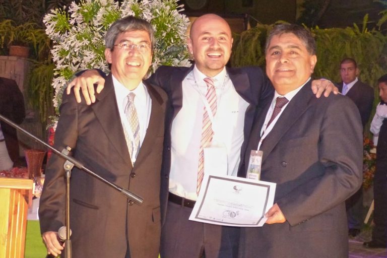 Fernando Dueñas, Area Sales Manager de Cemengal, en la Conferencia de presentacion de PLUG&GRIND resultó ganadora del First Prize de FICEM