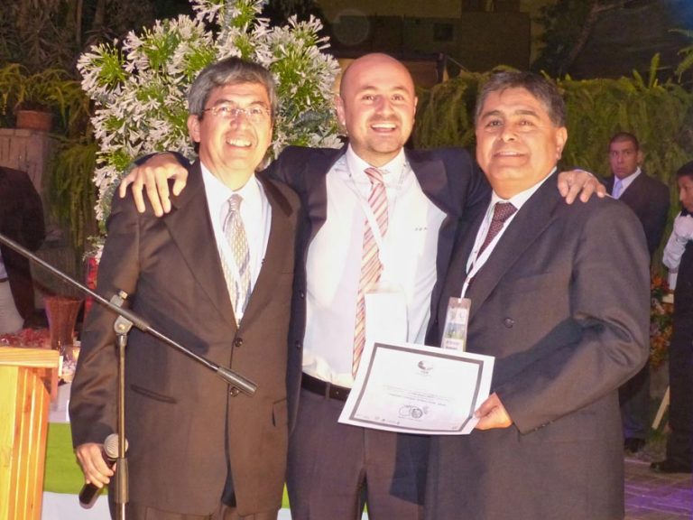 Fernando Dueñas, Area Sales Manager de Cemengal, en la Conferencia de presentacion de PLUG&GRIND resultó ganadora del First Prize de FICEM