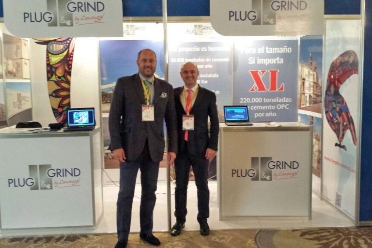 Moises R. Núñez y Fernando Dueñas, nuestros compañeros en el stand de Cemengal