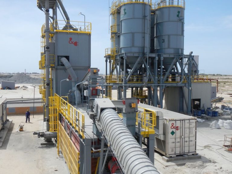 Silos de la Estación de Molienda Modular PLUG AND GRIND de Cemengal instalada en Mauritania