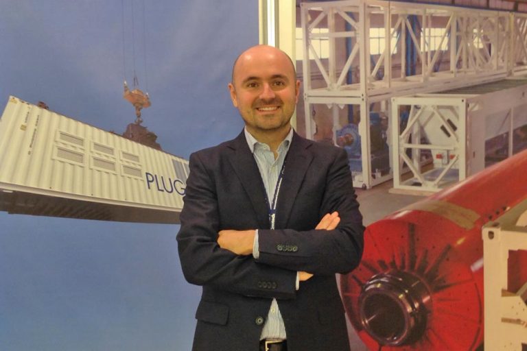 Fernando Dueñas, nuestro comercial en el stand de Cemengal